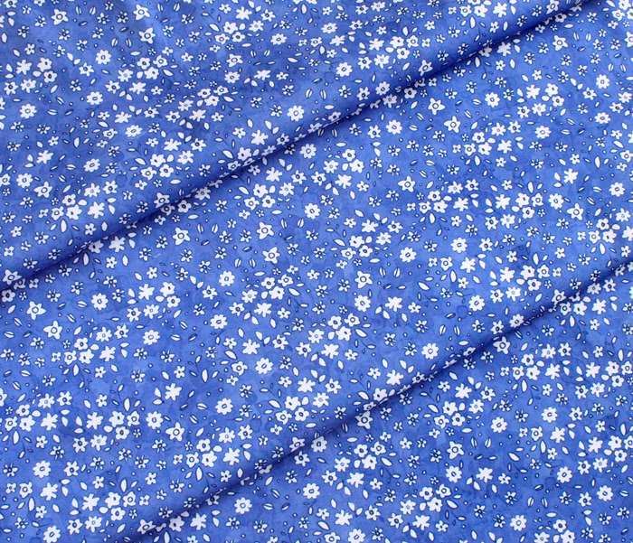 Clothworks / Garden Fresh Y4260-91 Daisies Royal Blue